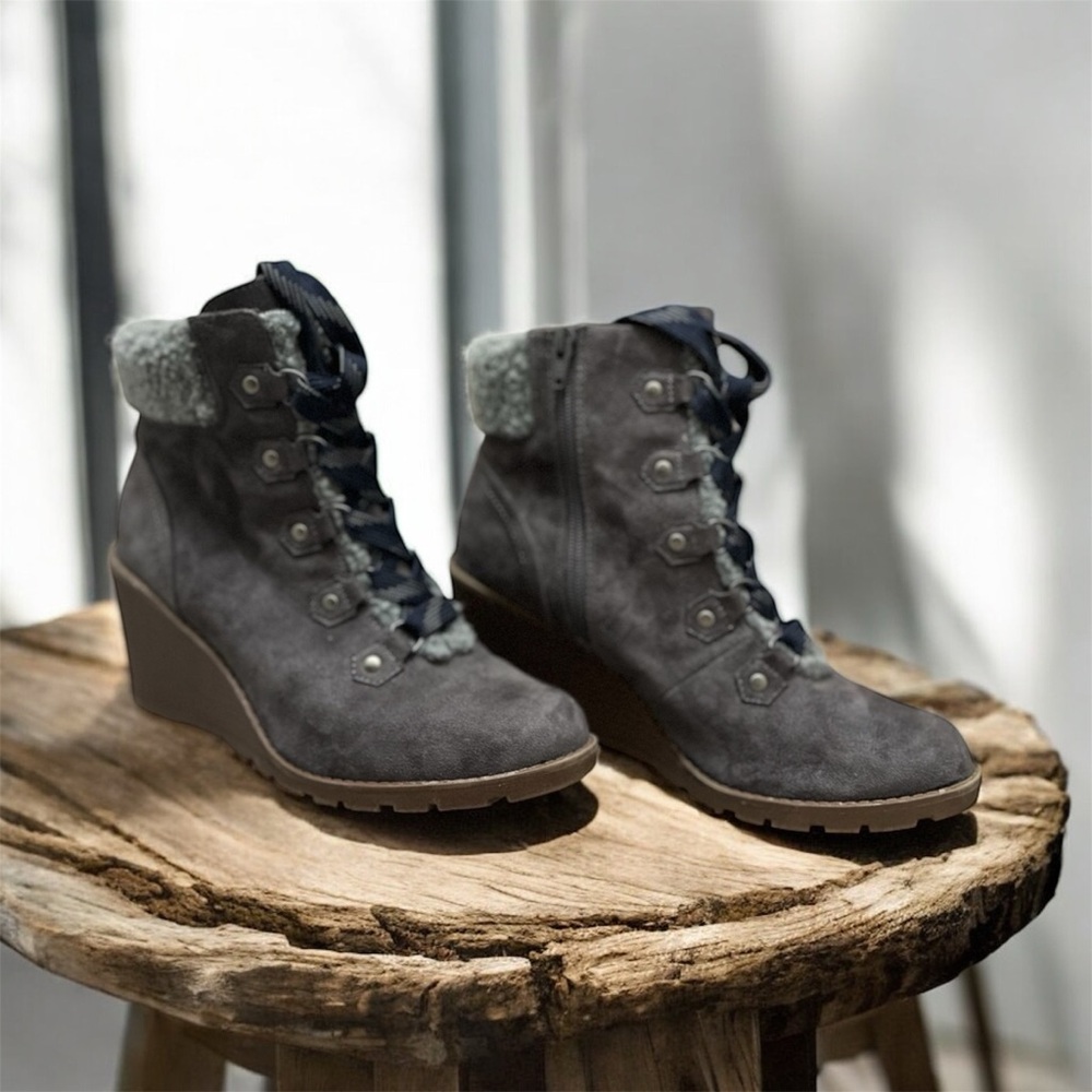 SM New York Women's Gray Lace Up Wedge Boots